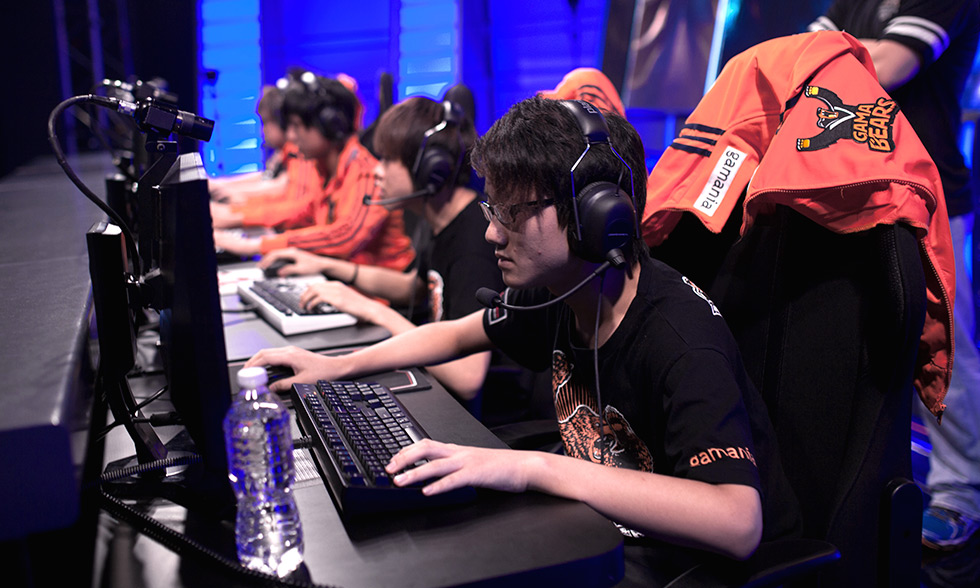 IG惨败AL：TheShy痛苦掩面，Gala赛后挠头自闭，Wei主动担责，Doinb直播调侃狂笑